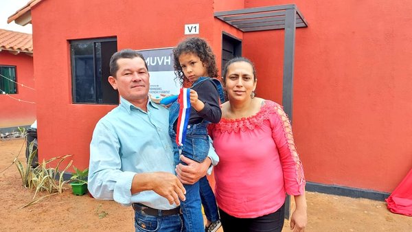 Entregan 70 viviendas en Villarrica y suman más de 1.000 las entregadas en Guairá - .::Agencia IP::.