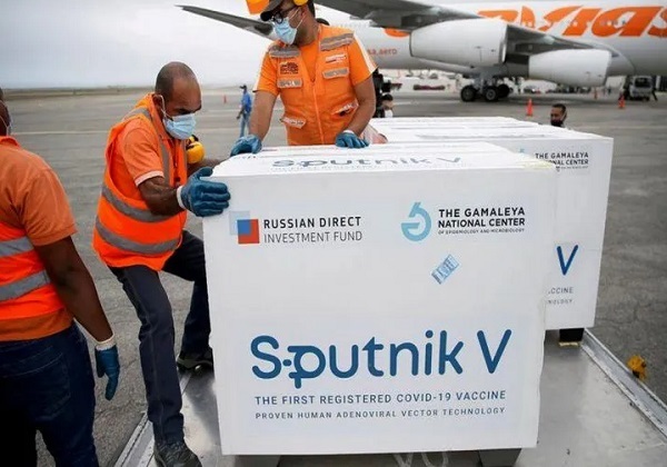 Llegará lote de Sputnik V, pero dosis no se aplicarán por suspensión