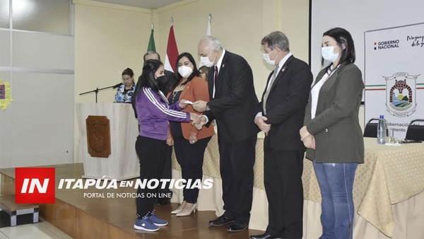 SEMANA DE LA JUVENTUD: GOBERNACIÓN SIGUIÓ CON ENTREGA DE APORTES A UNIVERSITARIOS