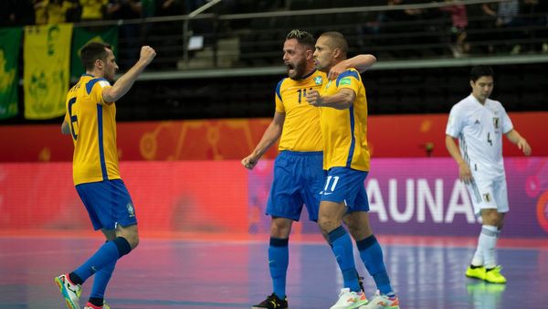 Brasil sufre para pasar a cuartos ante Japón