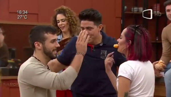 Una participante le pidió a Ale Royg compartir una naranja - Teleshow