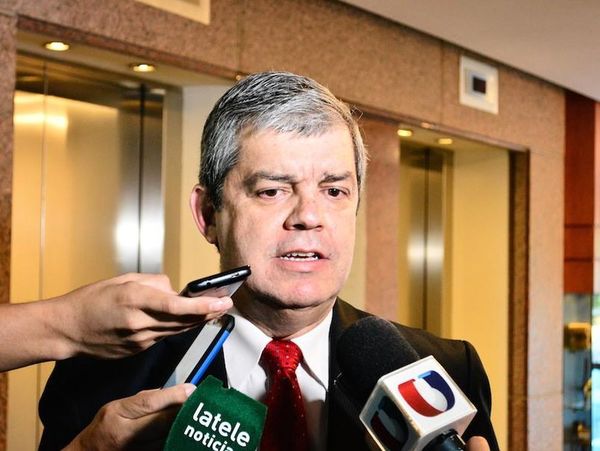 Mayor pena por la invasión de tierra es para 'proteger al productor', dice Riera