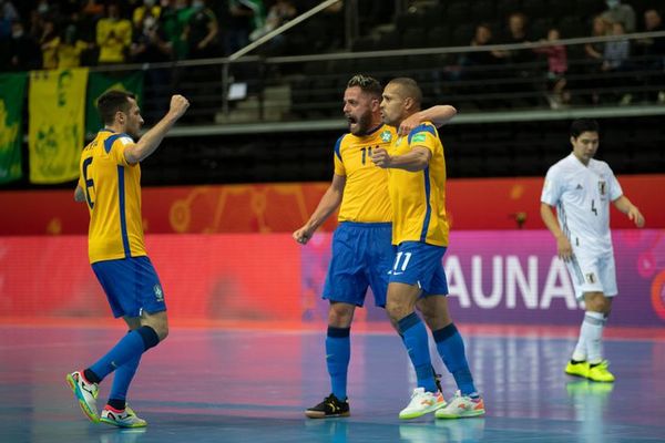 Brasil sufre para pasar a cuartos ante Japón