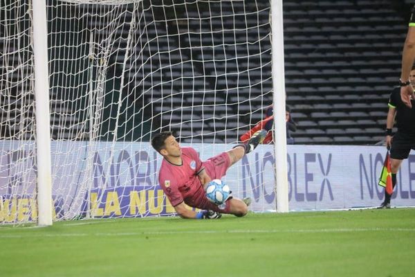 Juan Espínola podría cambiar de equipo en Argentina