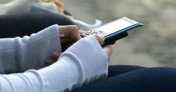 Tras violenta pelea joven tiró el celular en la cabeza de su novio y lo mató - SNT