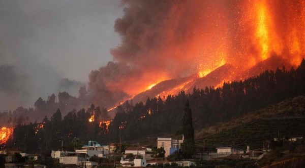 MUNDO | Se detiene una de las dos coladas de lava de la erupción del volcán de La Palma