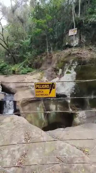Denuncian a alemán por alambrar parte del “Pozo Hondo” de Independencia - Nacionales - ABC Color