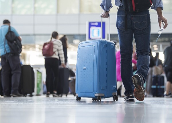 Rusos comienzan a viajar en busca de vacunas
