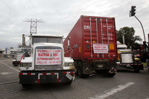 Transportitas de carga inician una huelga indefinida en Panamá - MarketData