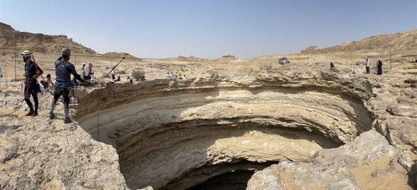 Llegan por primera vez al fondo del pozo del infierno en Yemen