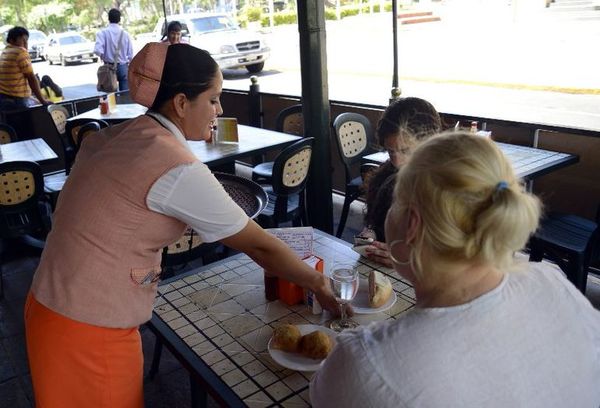 Propinas para los mozos de locales gastronómicos, una buena costumbre - Nacionales - ABC Color