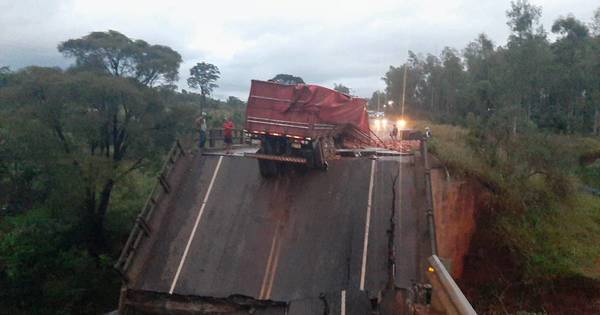 La Nación / Puente en cruce Tacuatí sigue sin ser reconstruido, a tres meses del derrumbe