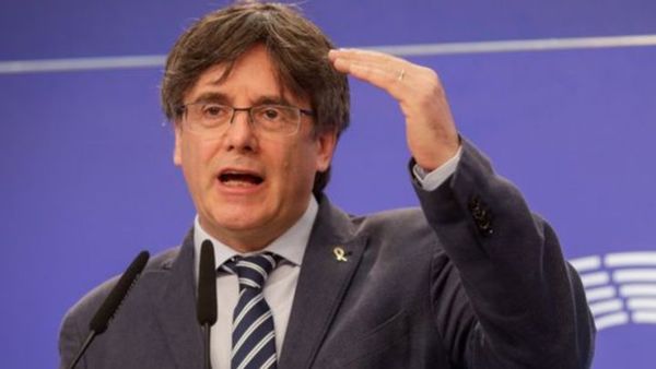 Detienen al expresidente catalán, Carles Puidgemont