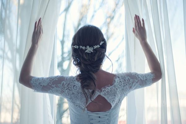 Su prometido murió en un accidente vial y decidió celebrar su “boda” durante su funeral