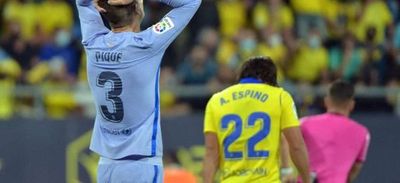 El Barcelona sigue atascado en el torneo español; empató en Cádiz