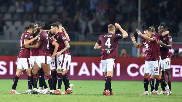 Nápoli lidera y Torino se deja empatar
