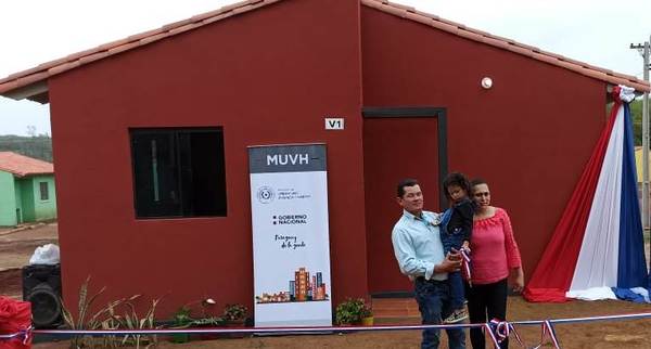Gobierno entregó más de 1.000 viviendas en Villarrica