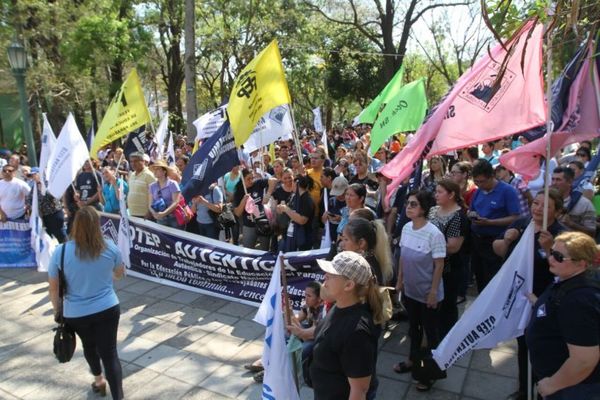 Huelga 1 de octubre: Docentes aguardan comunicación sobre reajuste salarial hasta 30 de setiembre