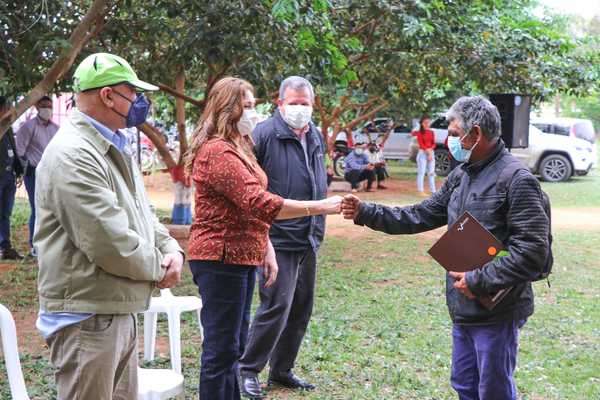 Indert entregó otros 110 títulos en la colonia Manduará, de Canindeyú - .::Agencia IP::.