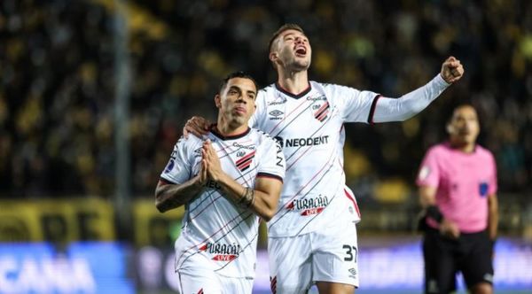 Paranaense amargó a Peñarol en Montevideo