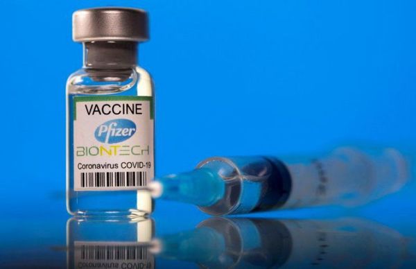 EEUU aprueba la tercera dosis de Pfizer para mayores de 65 años y otros casos
