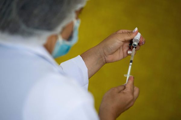 Liberan aplicación para primeras dosis de vacunas antiCOVID a mayores de 20 años - Nacionales - ABC Color