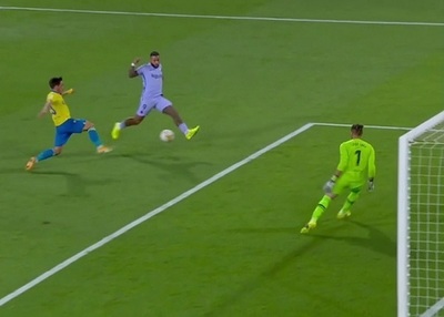 Memphis Depay falla de manera increíble y lo condenan en redes