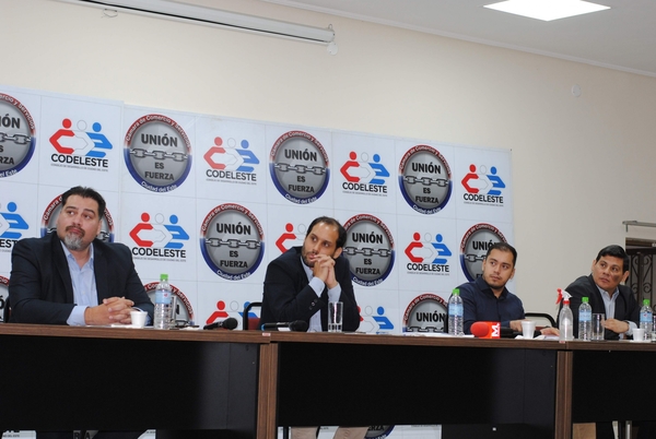 ¿Qué pasa acá?: Suspenden debate de candidatos ante falta de confirmación de invitados