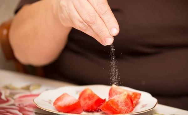 Diario HOY | OMS recomienda consumir menos de cinco gramos de sal por día