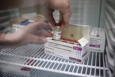 Llegaron las dosis de Sputnik V y las de AstraZeneca donadas por España - Nacionales - ABC Color