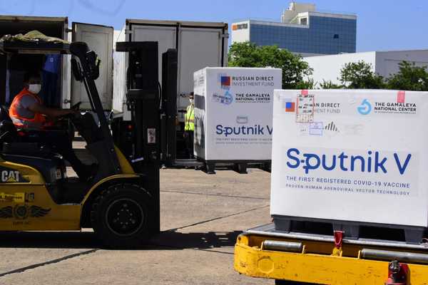 Se aplicarán 107 mil dosis de Sputnik V si se comprueba que no provinieron de fábrica donde se detectaron irregularidades, anuncia DINAVISA