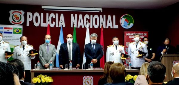 Ministro Giuzzio anuncia más tecnología para reforzar vigilancia en la frontera - ABC en el Este - ABC Color