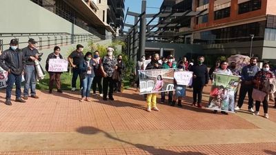 Caso Raquelita: Más de 30 gremios de diferentes rubros apoyan fallo contra médicas