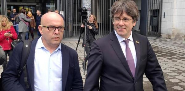 Puigdemont salió en libertad pero deberá quedarse en Cerdeña - .::Agencia IP::.
