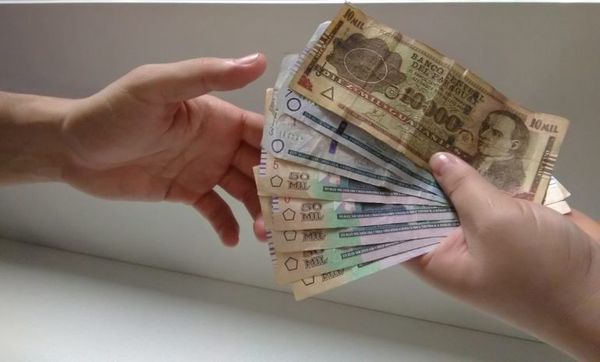 Salario mínimo es insuficiente, según economista - Nacionales - ABC Color