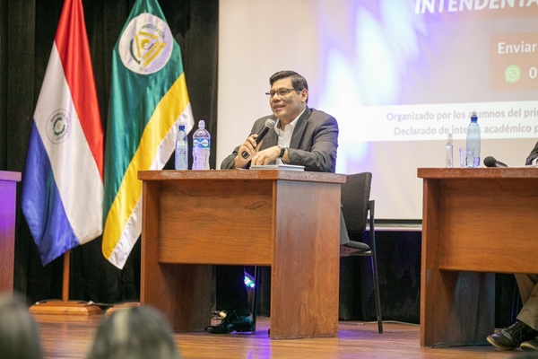 Éver Rojas Borja lamenta suspensión de debate a intendentables de CDE