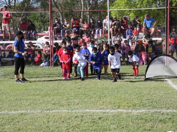 Tremendo Golazo en Luque - APF