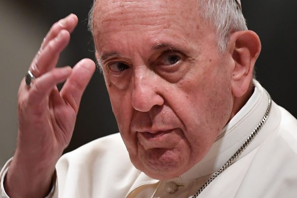El Papa Francisco suspendió seis meses a un influyente cardenal por una causa de abusos a menores
