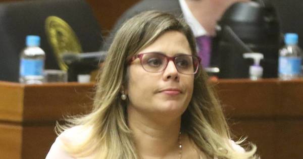 La Nación / Con “improcedente” denuncia, Kattya busca “amordazar” a la prensa y volver al oscurantismo