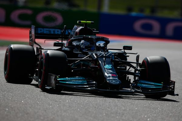 Bottas y Mercedes dominan las libres del viernes en Rusia