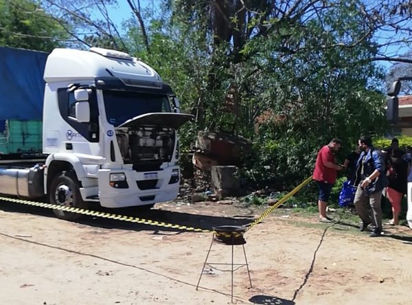 Hallan muerto a un chofer en su camión dentro del Puerto de Ita Enramada - Nacionales - ABC Color