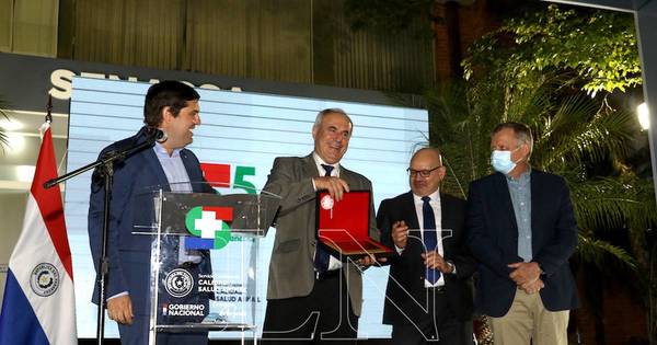 La Nación / Homenajearon a Hugo Idoyaga por su logro y trabajo