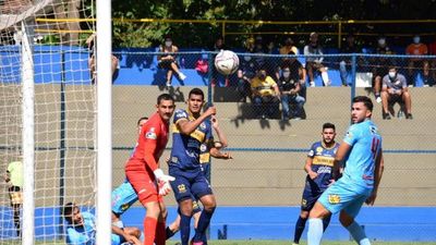 El Triqui vence aún terminando con 9