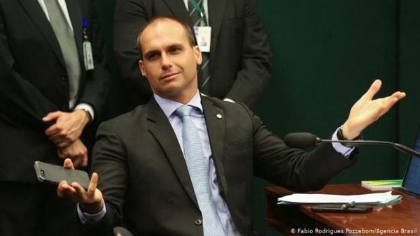 Brasil: Eduardo Bolsonaro con COVID-19 tras viaje a la ONU