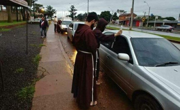 Capuchinos bendicen vehículos este sábado en el Km 8