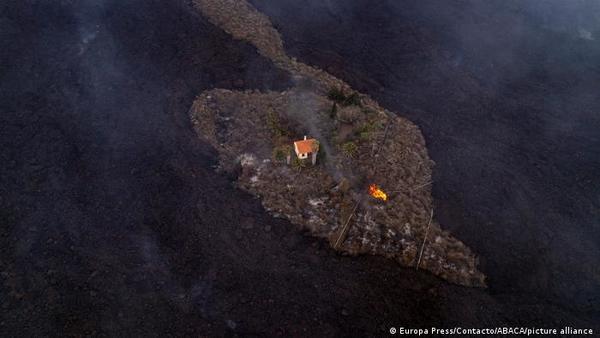 La increíble historia de la casa que sobrevivió al volcán en La Palma