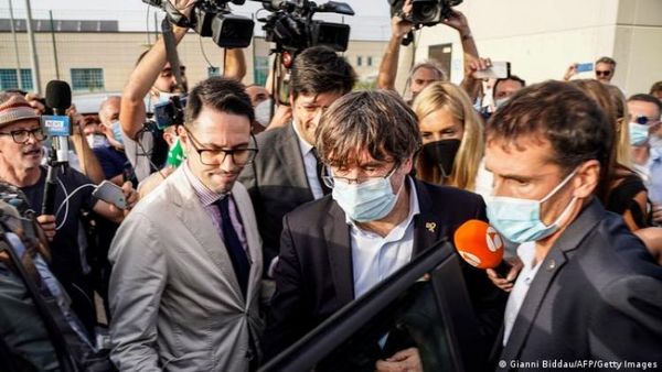 "Seguiré peleando", asegura Puigdemont tras su liberación