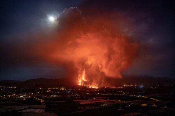VIDEOS: Se rompió el cono del Volcán de la Palma y genera una colada caótica - Megacadena — Últimas Noticias de Paraguay