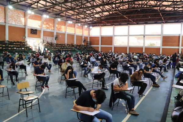 Más de 6.300 postulantes inician pruebas teóricas para ocupar 179 vacancias en Itaipu - ADN Digital