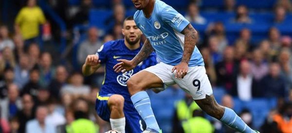 Manchester City ganó al Chelsea y se coloca en el grupo de los líderes